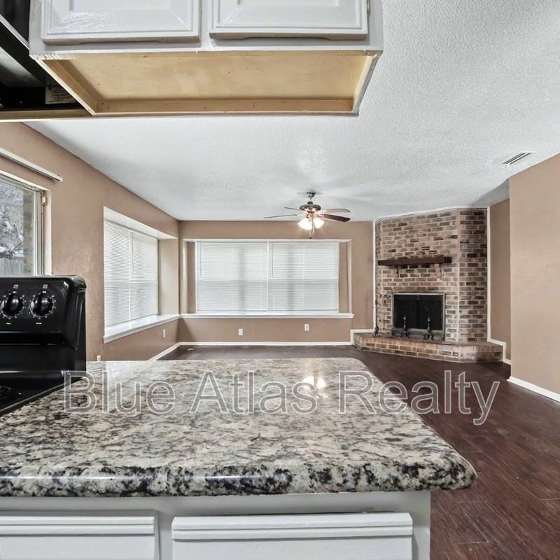 805 Cherry Hills Dr - Photo 2 of 19