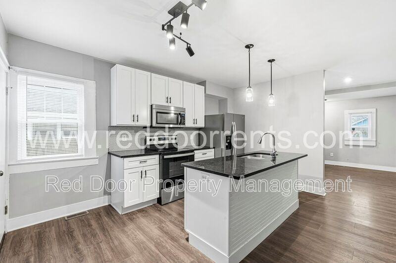 218 Jefferson Ave - Photo 5 of 26