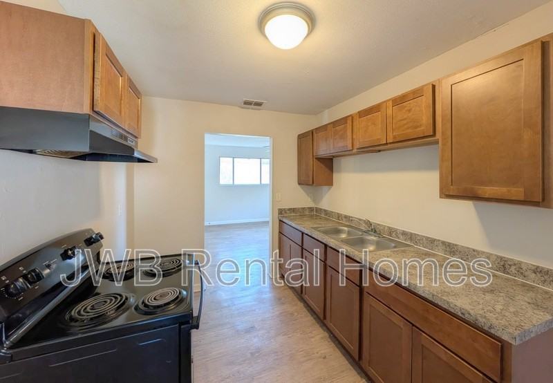 6934 Miss Muffet Ln N - Photo 4 of 16