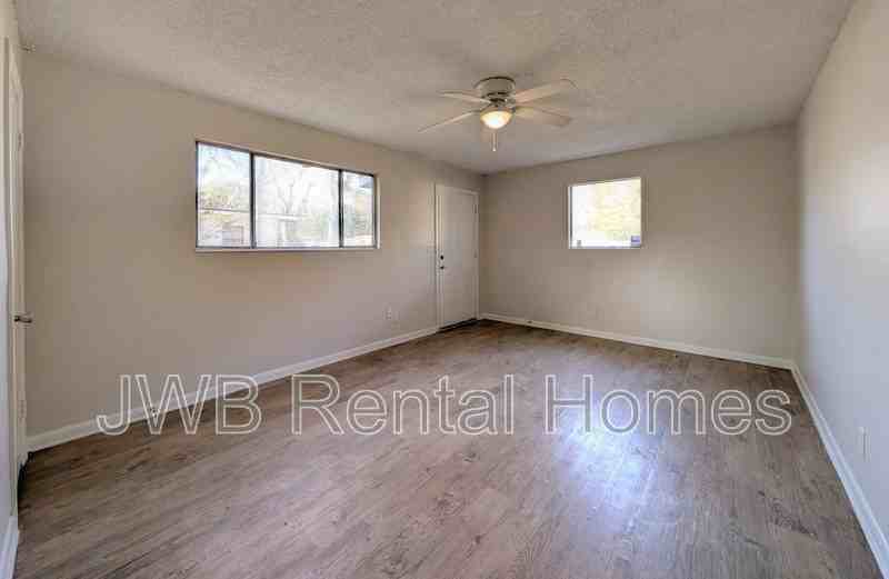 6934 Miss Muffet Ln N - Photo 5 of 16