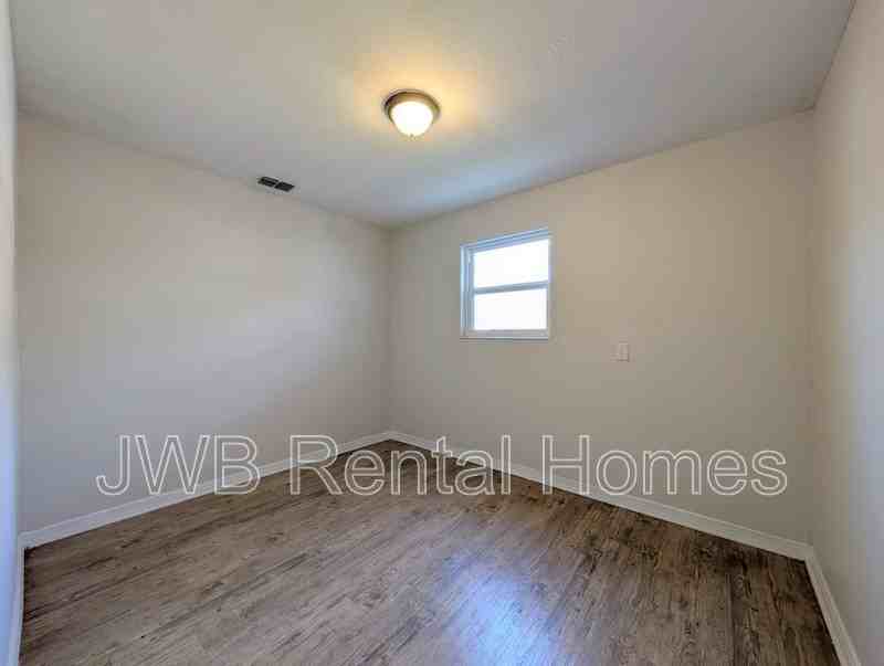 6934 Miss Muffet Ln N - Photo 6 of 16