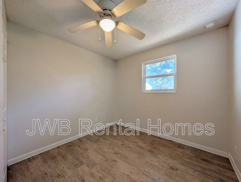 6934 Miss Muffet Ln N - Photo 7 of 16