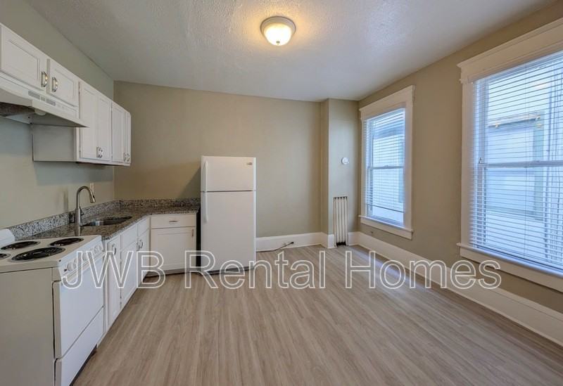 2743 Vernon Ter #3 - Photo 4 of 10