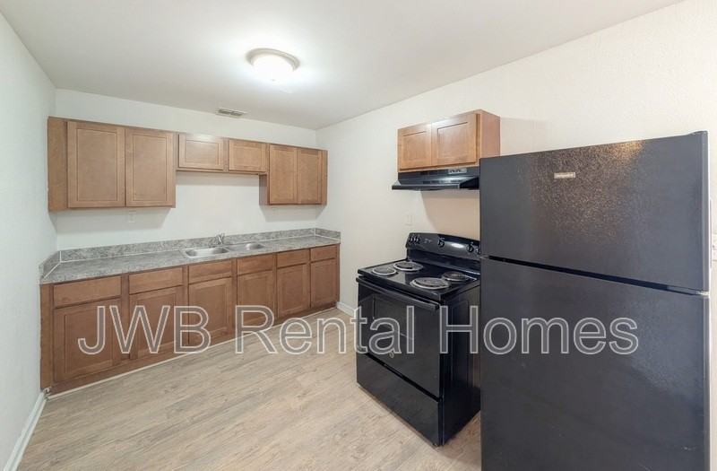 4621 Suray Ave - Photo 4 of 19