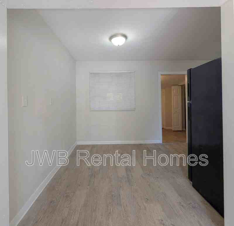 4621 Suray Ave - Photo 5 of 19