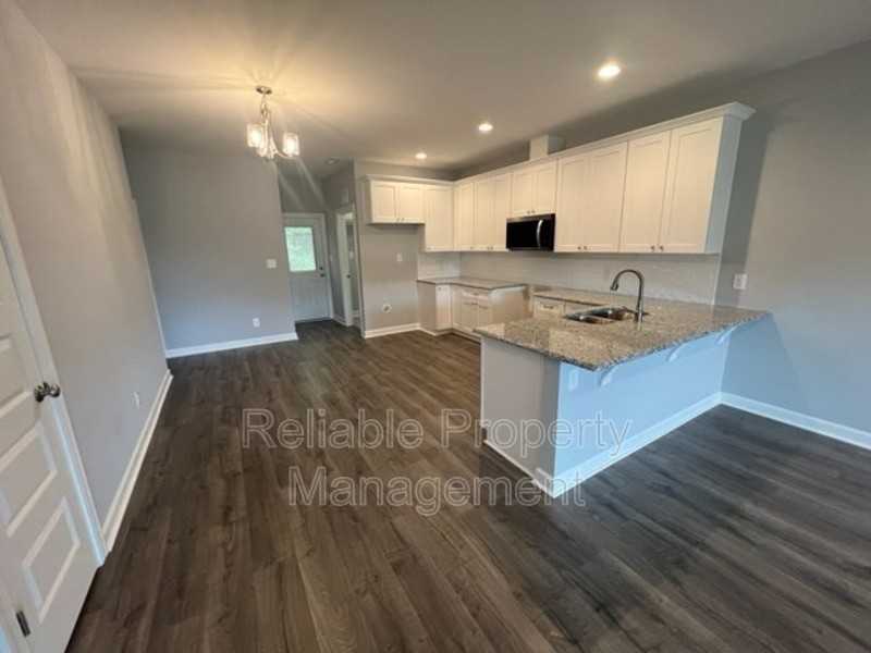 107 Lynn Ln - Photo 4 of 9