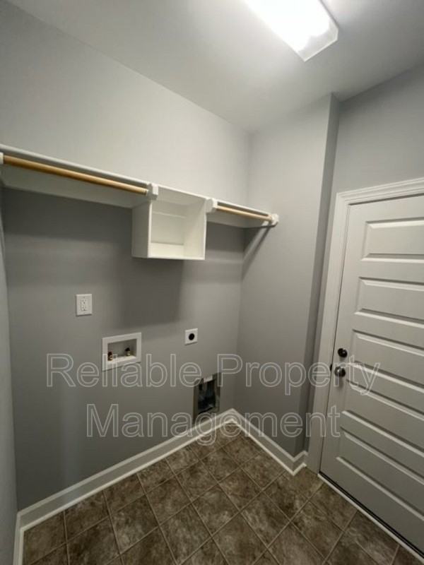 107 Lynn Ln - Photo 6 of 9