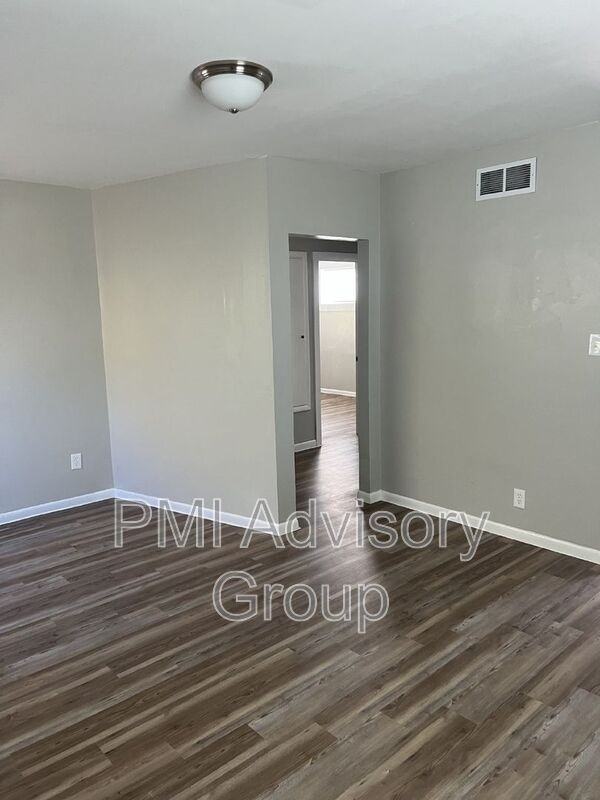 2618 Se Adams St - Photo 2 of 16