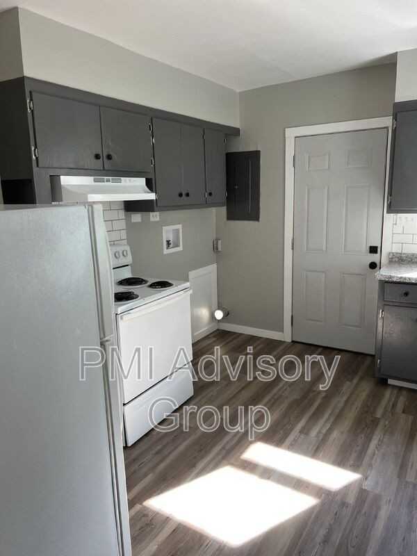 2618 Se Adams St - Photo 4 of 16