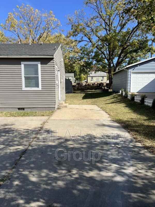 2618 Se Adams St - Photo 6 of 16