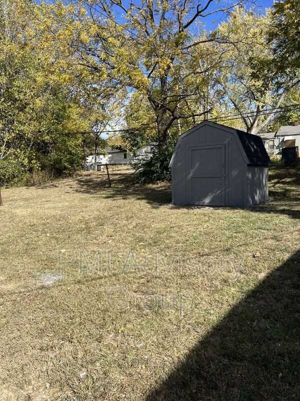 2618 Se Adams St - Photo 7 of 16