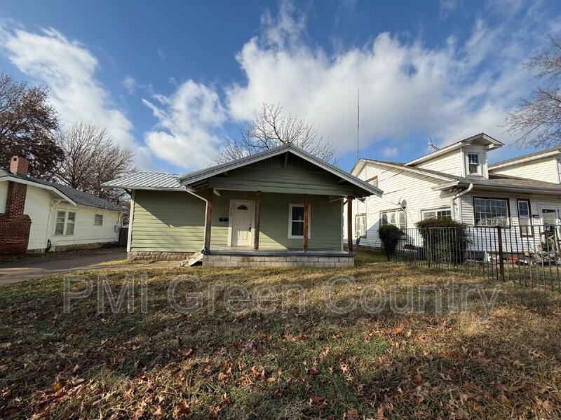 620 S Zunis Ave - Photo 2 of 16