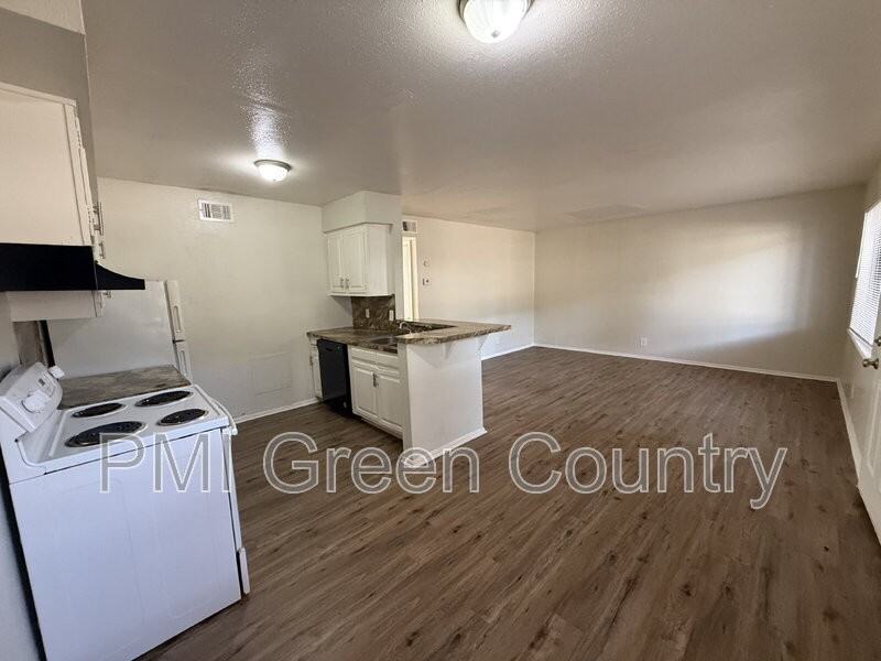 917 N Yale Ave #124 - Photo 2 of 11