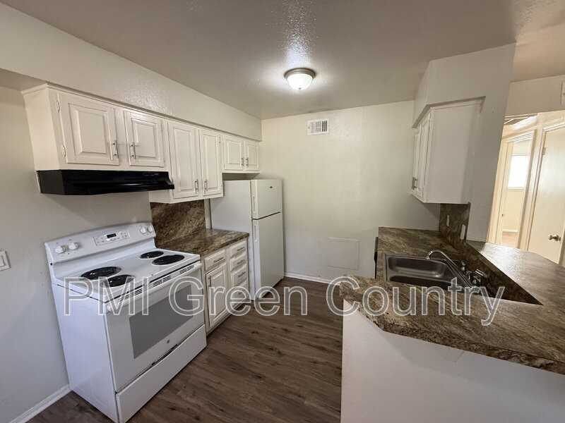 917 N Yale Ave #124 - Photo 3 of 11