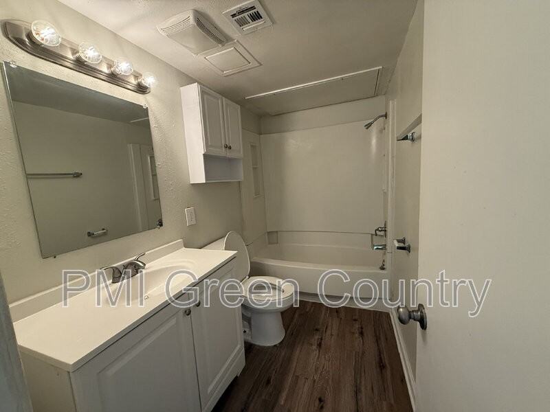 917 N Yale Ave #124 - Photo 4 of 11