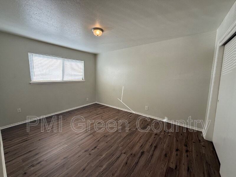 917 N Yale Ave #124 - Photo 6 of 11