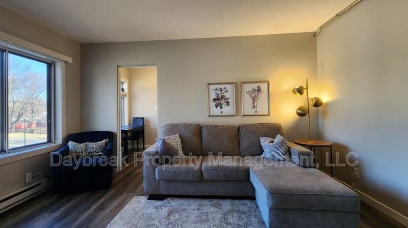 1258 10th St N - Photo 3 of 12