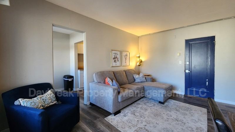 1258 10th St N - Photo 4 of 12