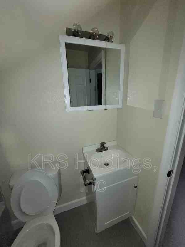 1517 Halifax St #14 - Photo 5 of 15