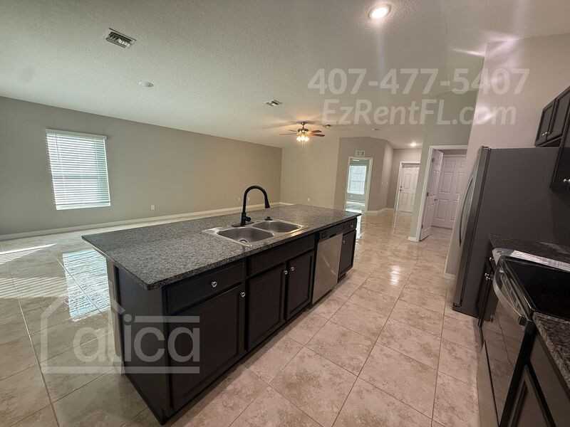 577 Sea Fury Ave Sw - Photo 4 of 19