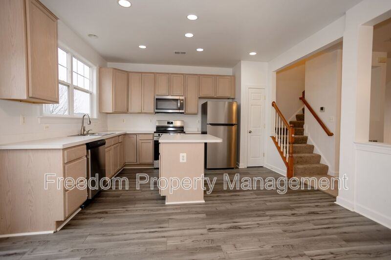 8150 Rainwater Cir - Photo 4 of 48