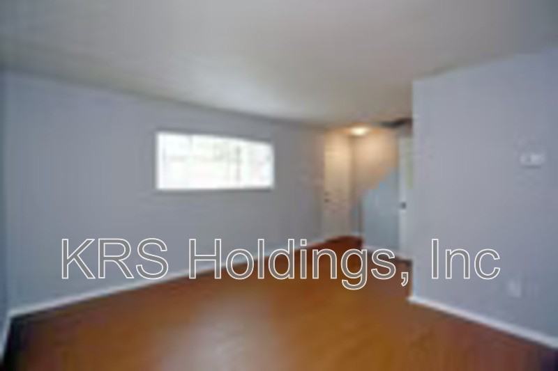 827 41st St #827 - Photo 2 of 5