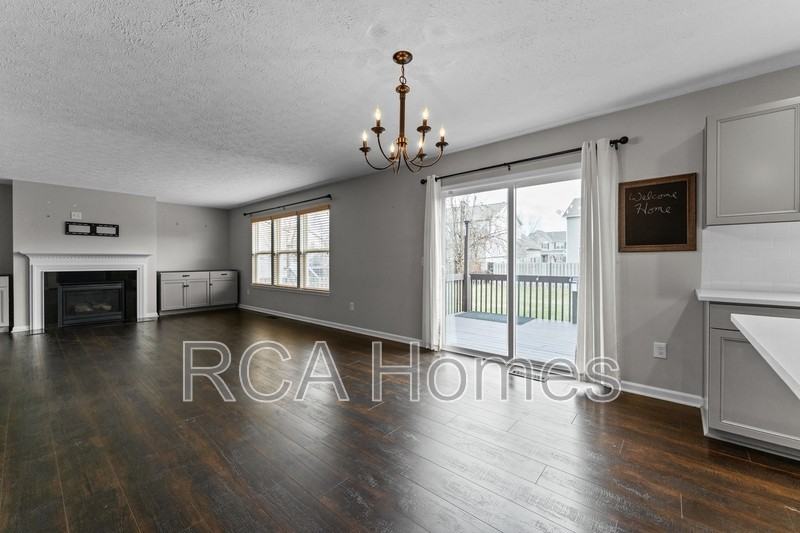 7827 Wedgetail Dr - Photo 3 of 21