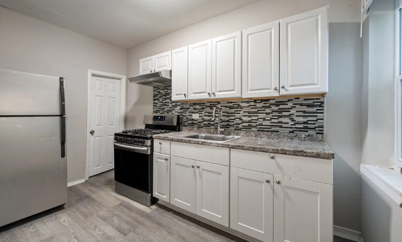 281X W Franklin St - Photo 3 of 22