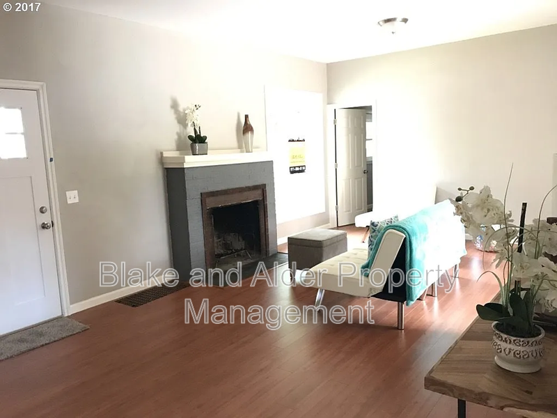 5916 Se Knapp St - Photo 4 of 26