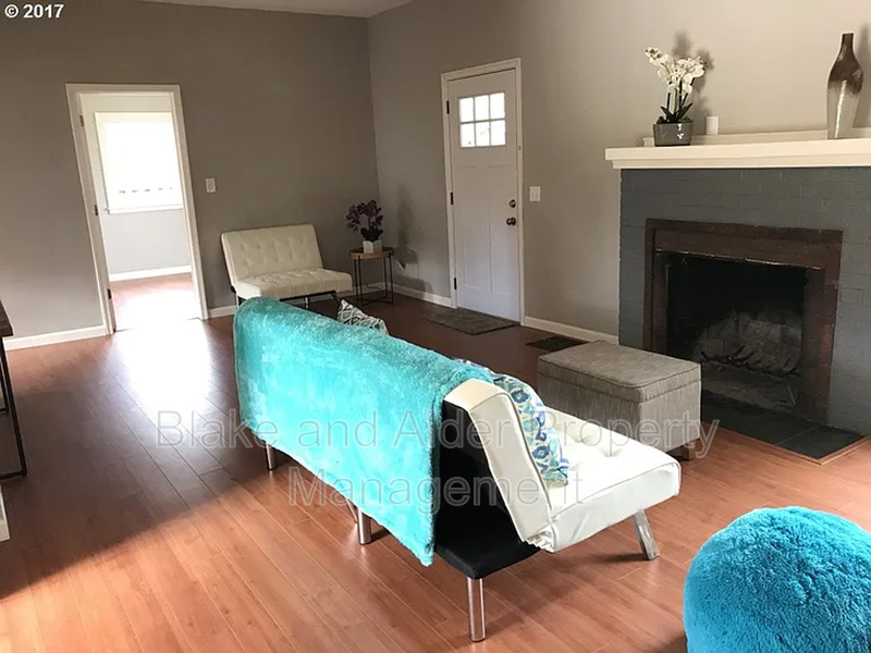 5916 Se Knapp St - Photo 5 of 26