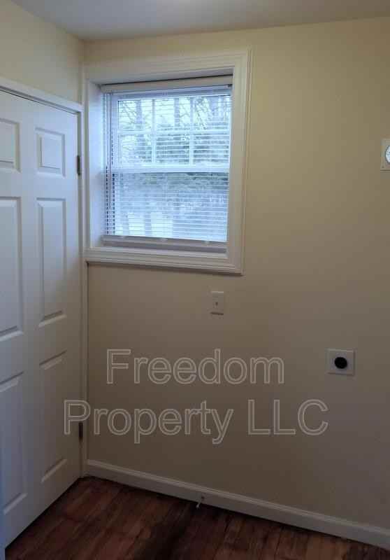 154 Beecher St - Photo 3 of 11