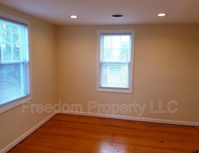 154 Beecher St - Photo 4 of 11