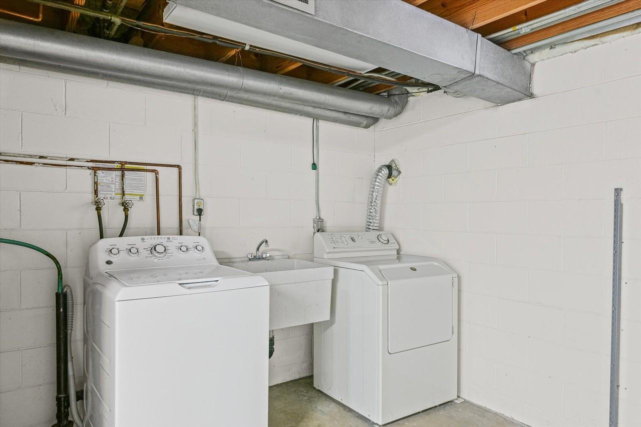 2006 E Lincoln St - Photo 2 of 23