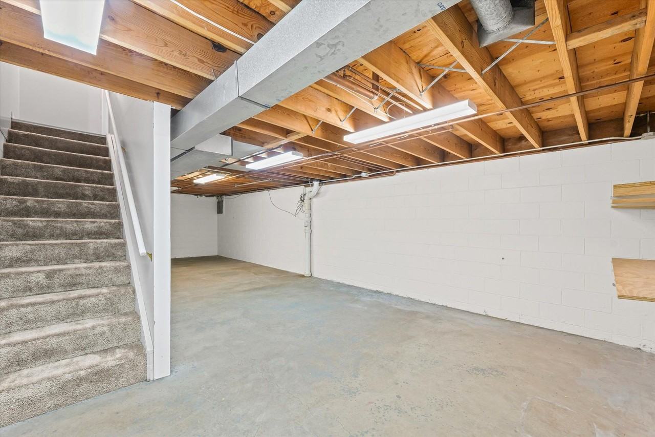 2006 E Lincoln St - Photo 4 of 23