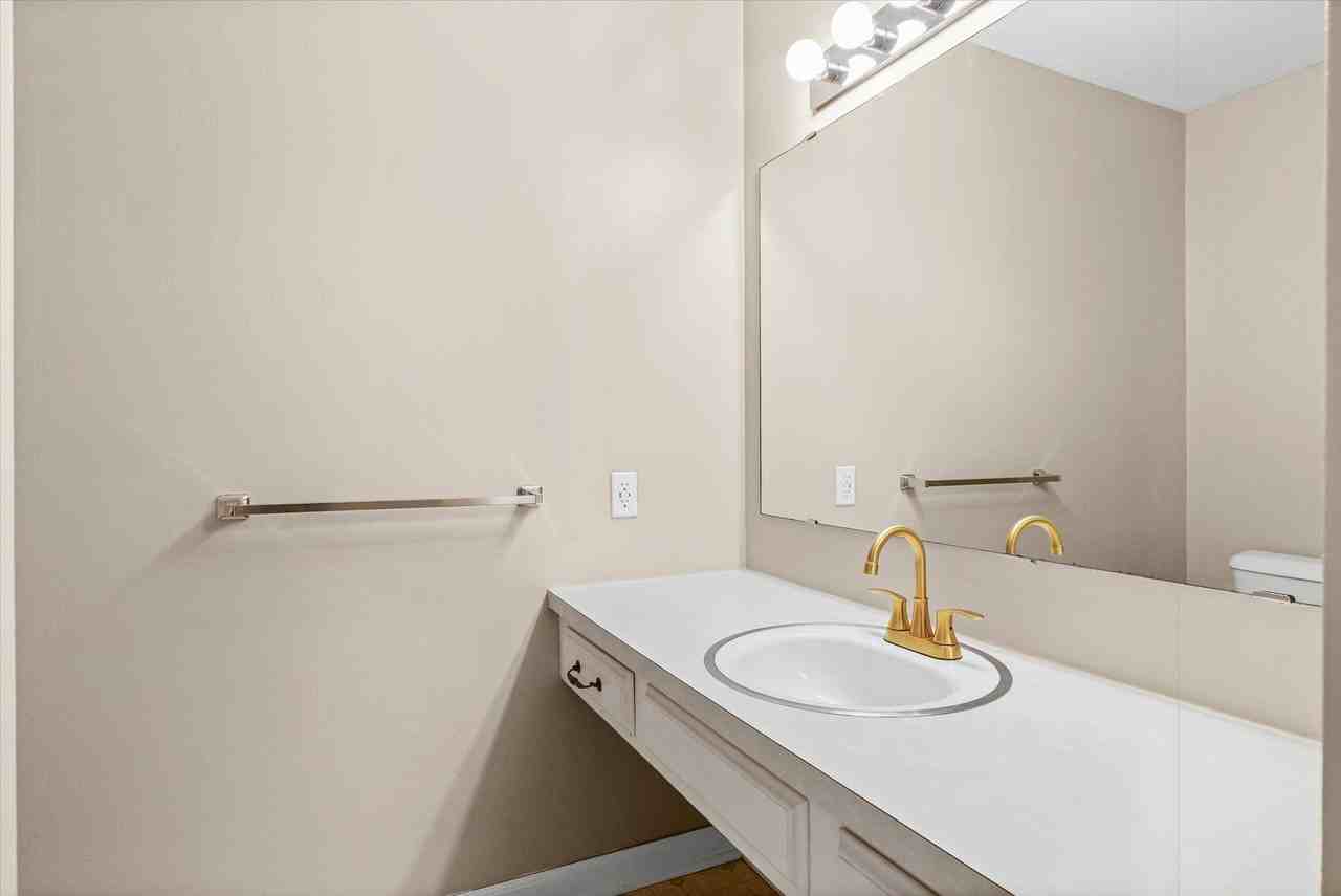 2006 E Lincoln St - Photo 7 of 23