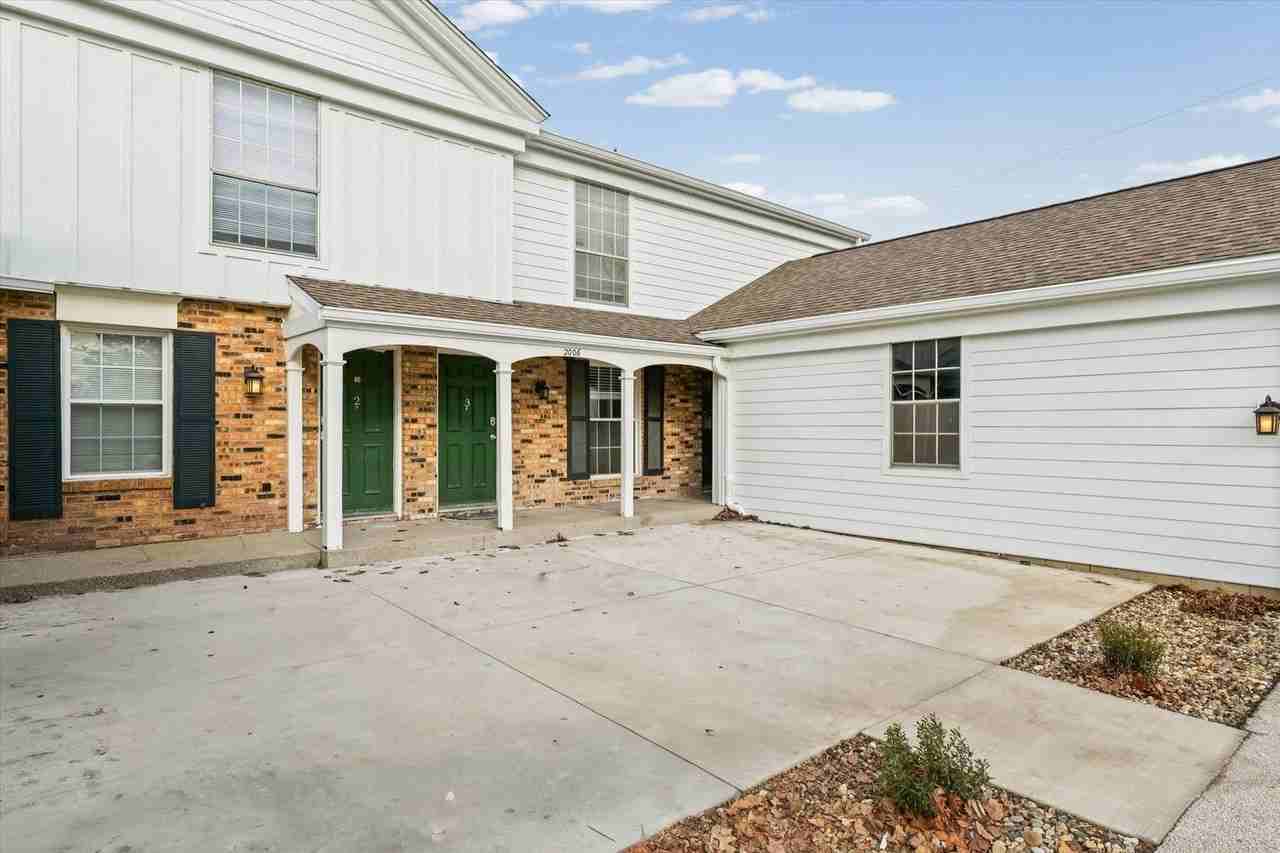 2006 E Lincoln St - Photo 3 of 22