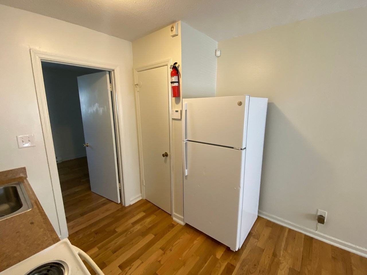 1212 W Chapel Hill St - Photo 6 of 11