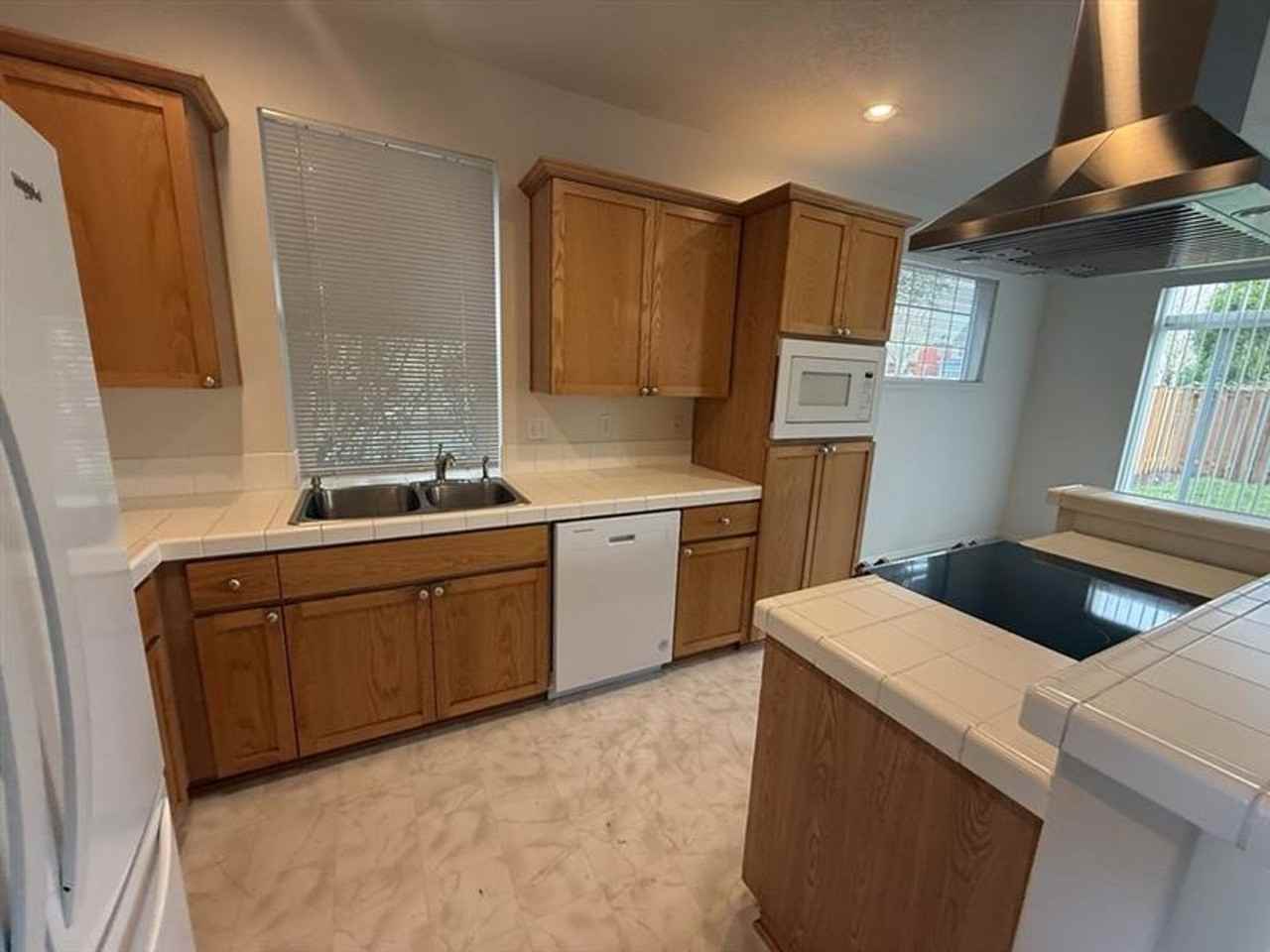 1176 Se Tamora Ave - Photo 3 of 17