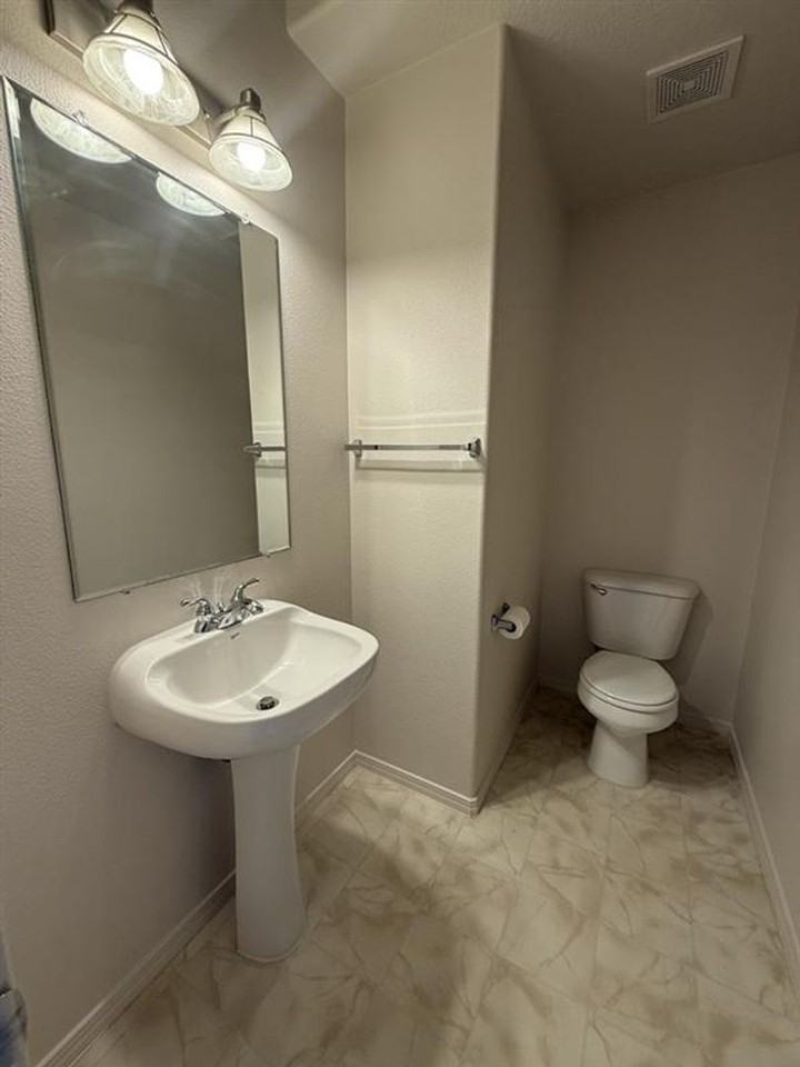 1176 Se Tamora Ave - Photo 6 of 17