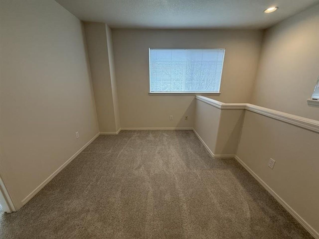 1176 Se Tamora Ave - Photo 7 of 17