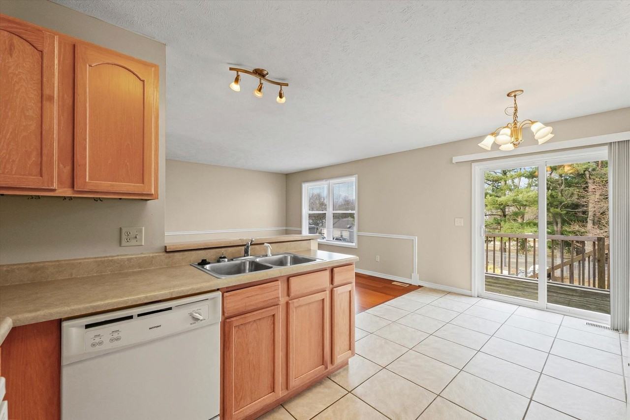 916 E Baker St - Photo 6 of 23