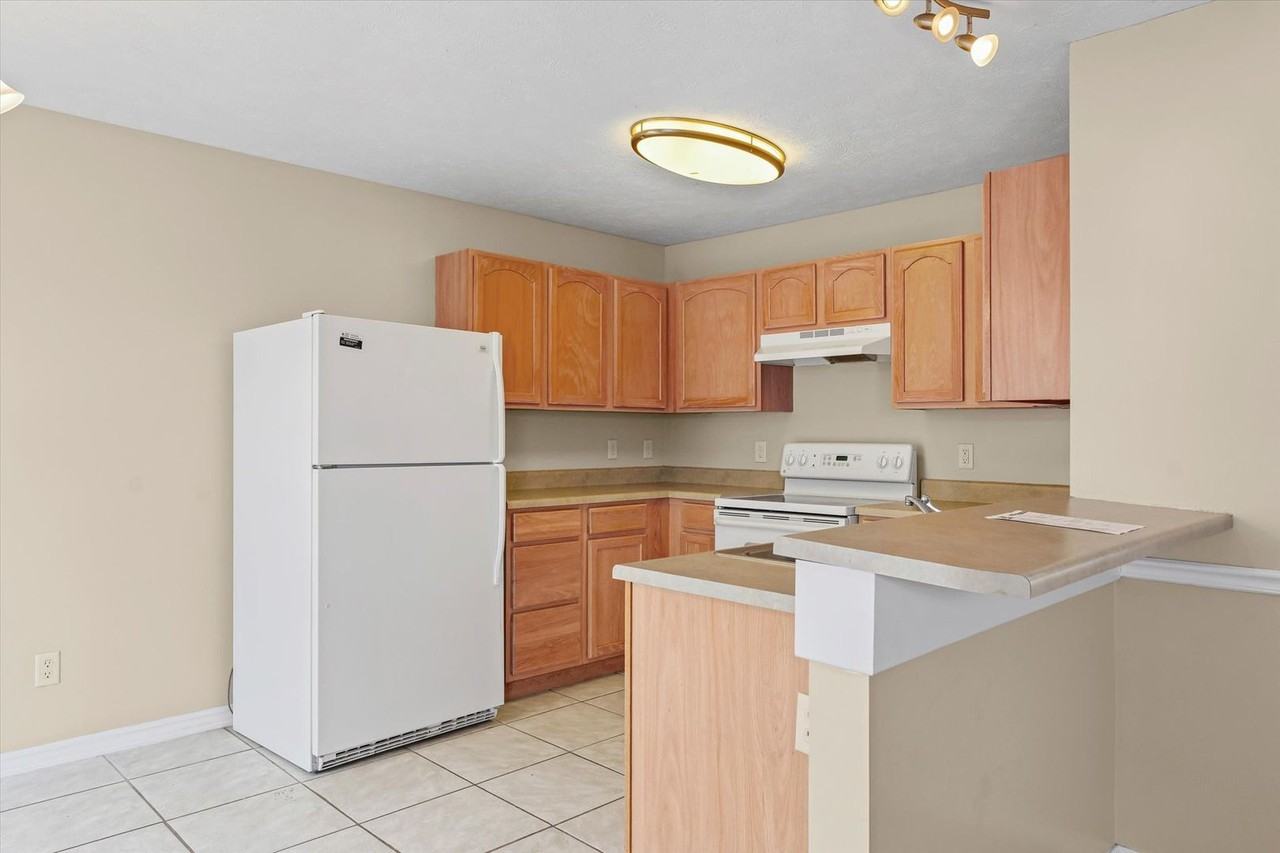 916 E Baker St - Photo 7 of 23