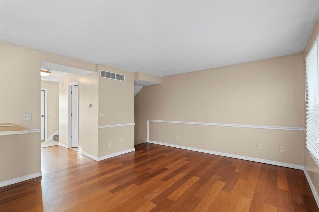 916 E Baker St - Photo 4 of 23