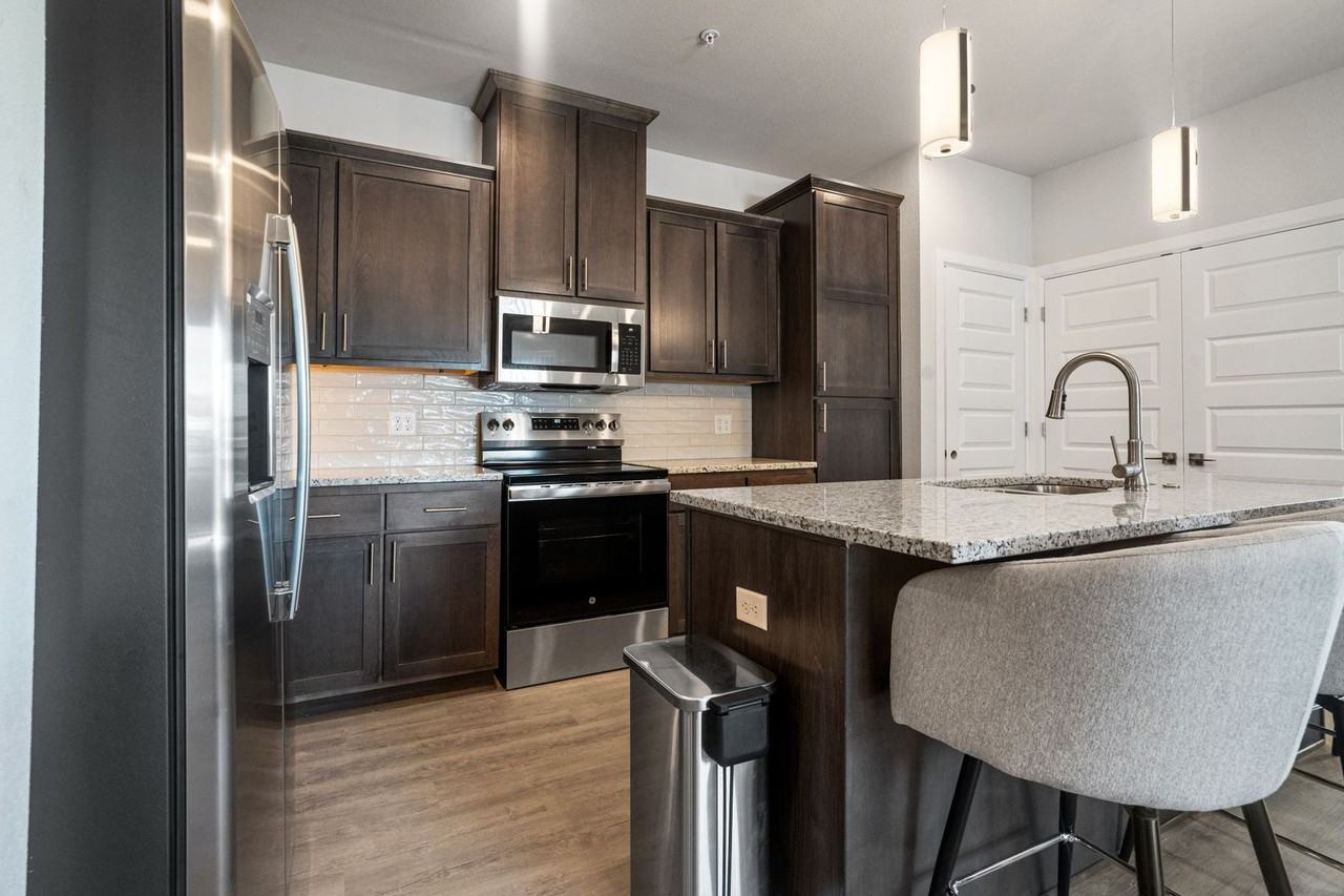 102 West Crossing Apartments - Photo 3 of 8