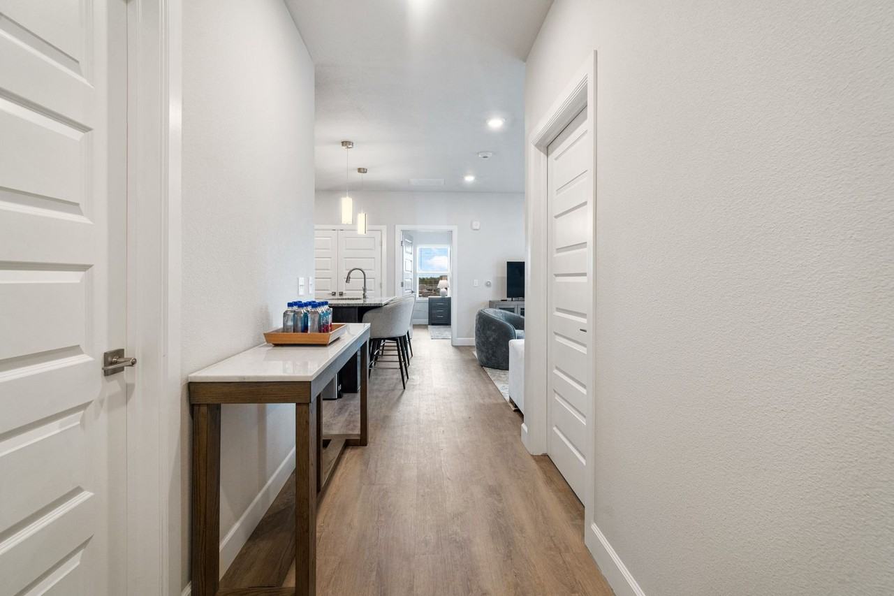 102 West Crossing Apartments - Photo 4 of 8