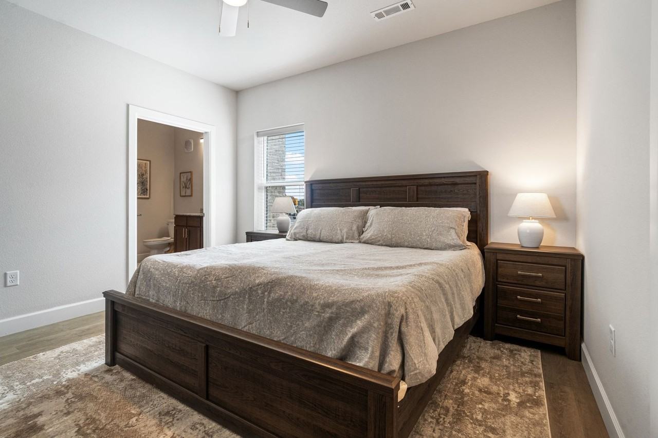 102 West Crossing Apartments - Photo 5 of 8