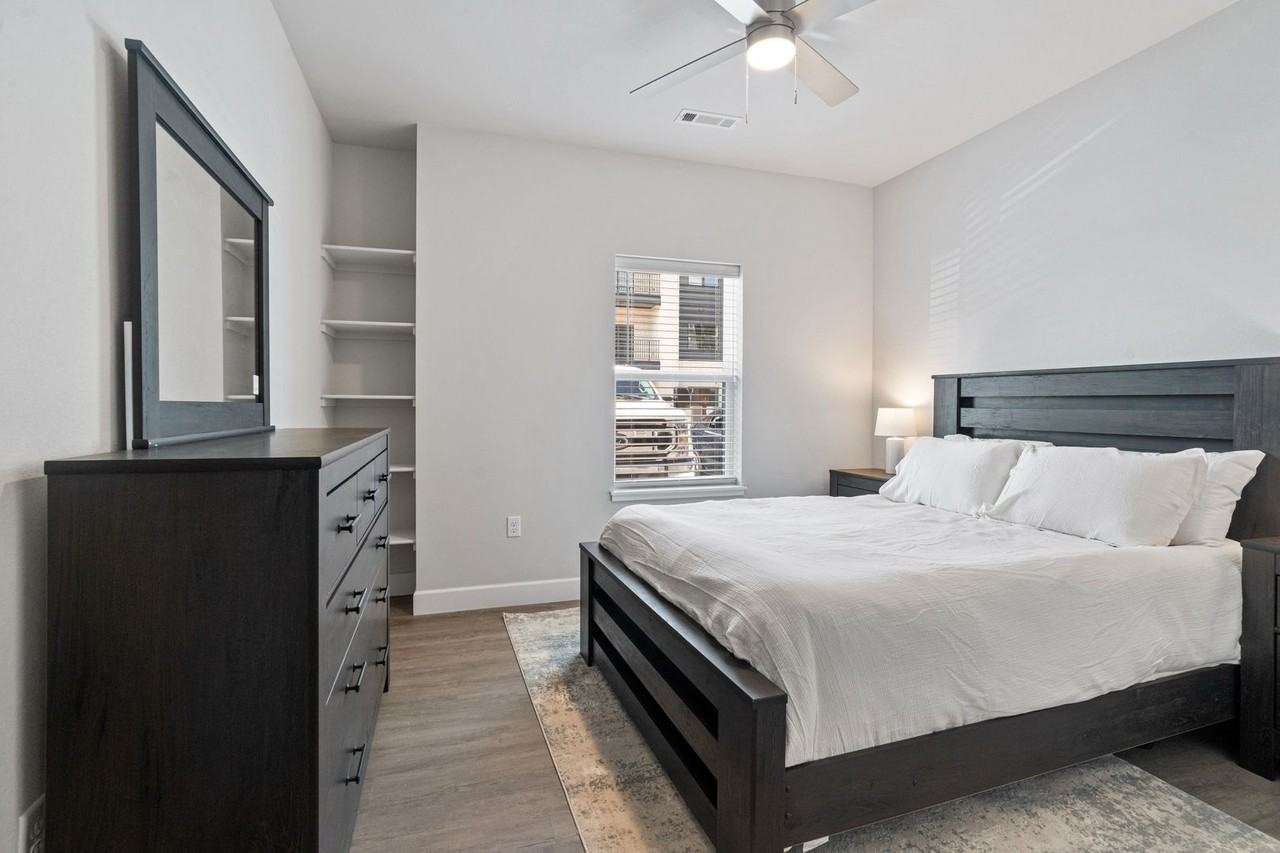 102 West Crossing Apartments - Photo 6 of 8