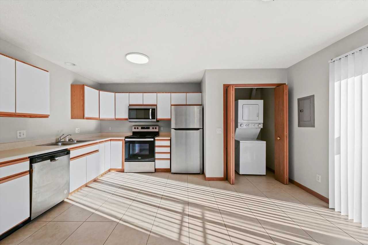 219 Crossing Dr - Photo 7 of 23