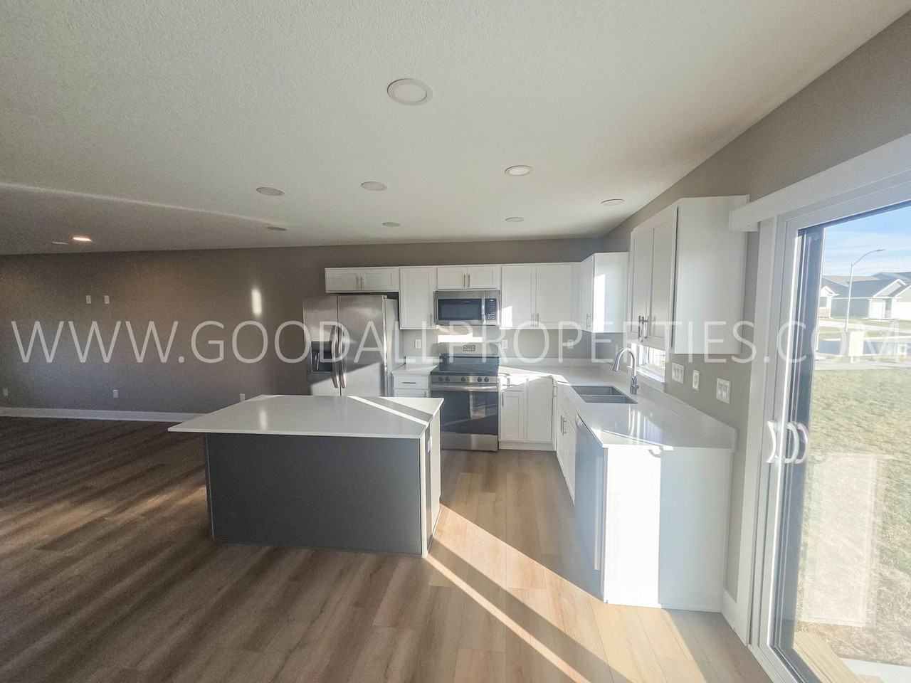 280 Nw Morgan Ct - Photo 5 of 20