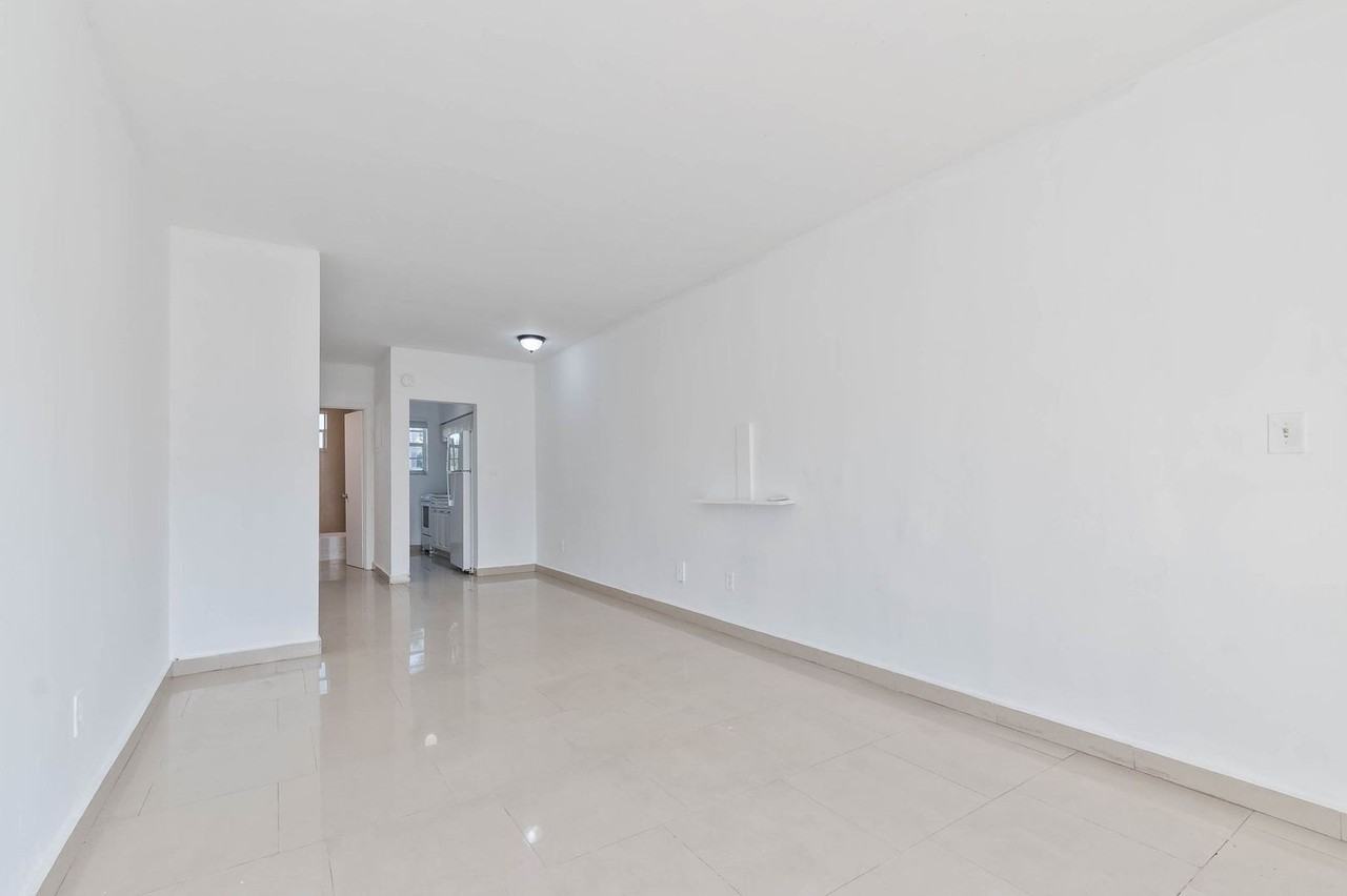 1685 Jefferson - Photo 2 of 20